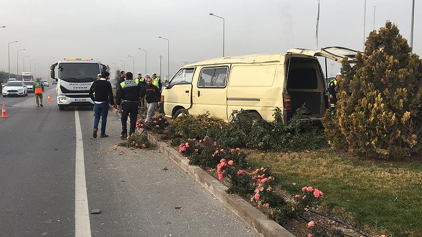 Konya'da Suriyeli işçileri taşıyan minibüs devrildi: 7 yaralı
