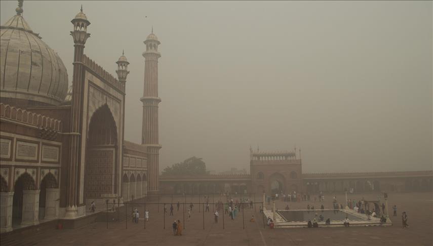 Indians catch glimpse of sky as smog clears in capital