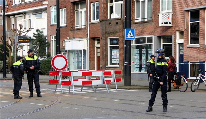 Países Bajos permite a la policía usar pañuelos en su cabeza
