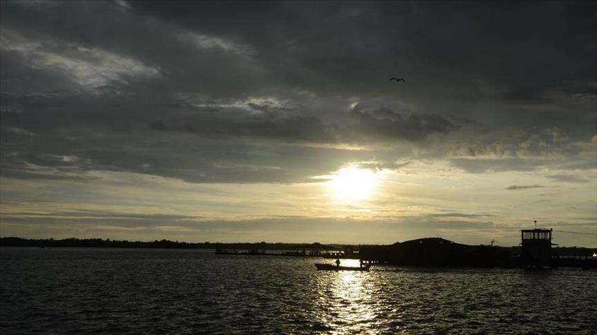 Armada de Colombia busca a personas que naufragaron en el río Orinoco