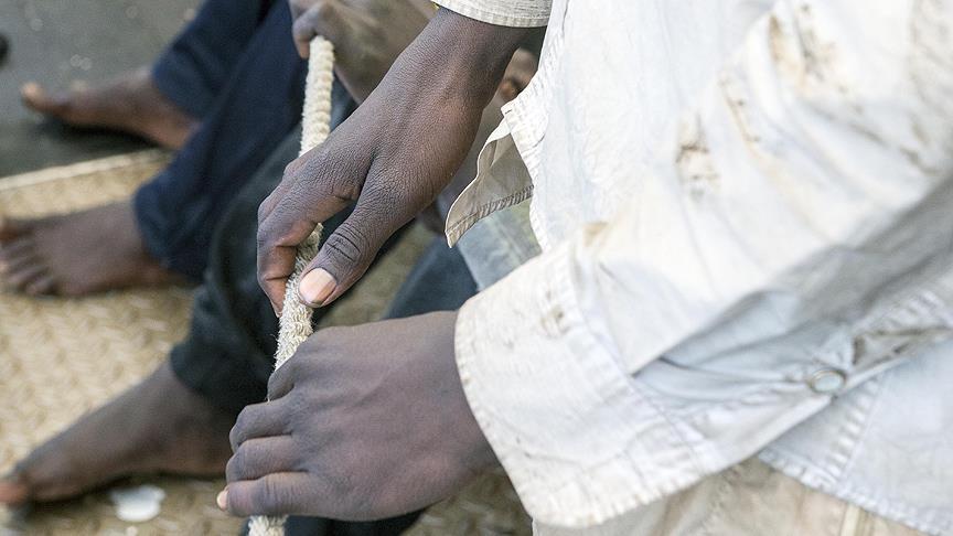 Afrikalı göçmenlerin Libya'da köle olarak satıldığı iddiası