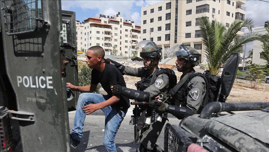 Israeli forces shoot, detain 2 Gazans