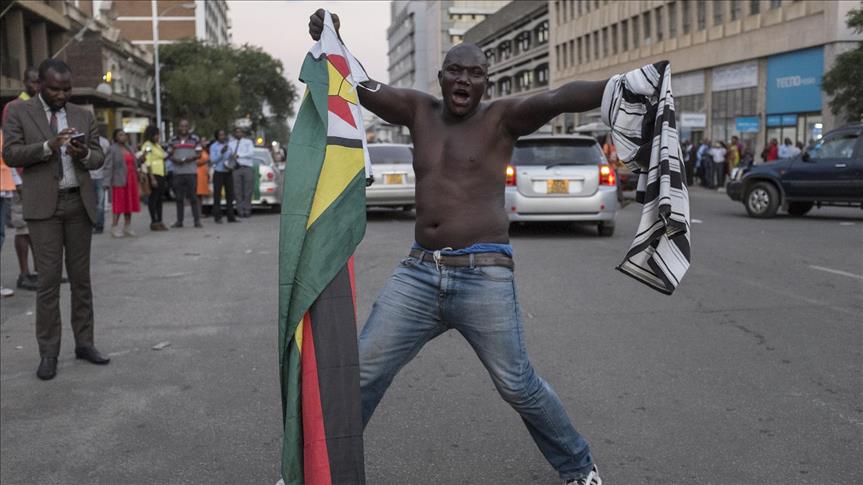 Presiden Zimbabwe Robert Mugabe akhirnya mundur