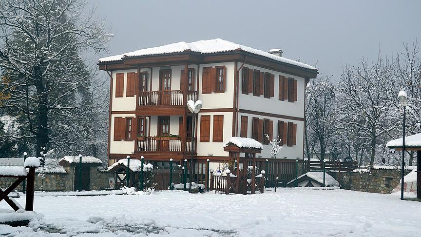 Safranbolu konakları beyaza büründü