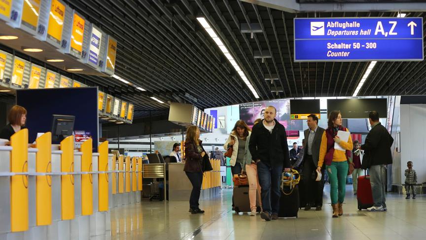 Yunanistan ile Almanya arasında 'yolcu arama' krizi
