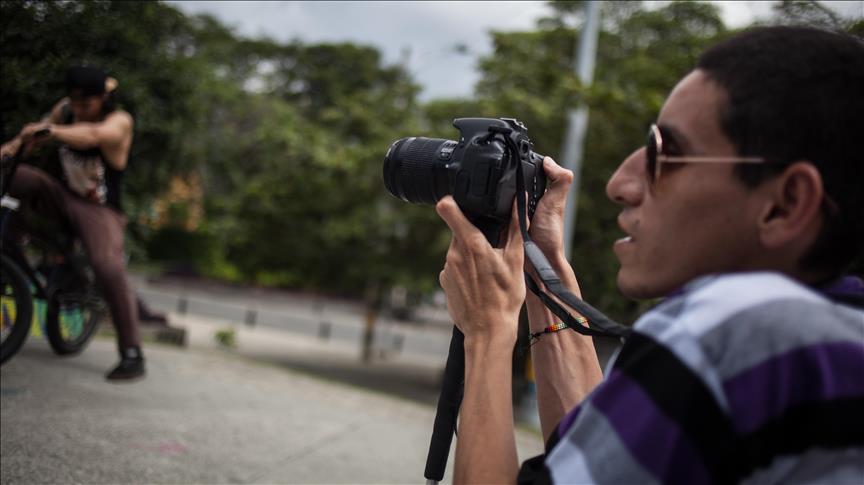 Blind Colombian photographer embraces Impressionism