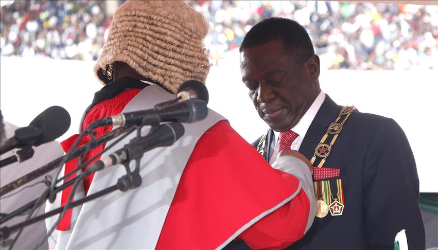 Emerson Mnangagwa se posesionó como presidente de Zimbabue