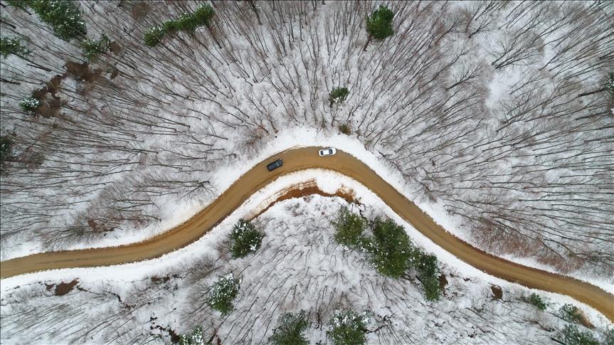 Turquie : La neige fait le bonheur des skieurs au Mont Uludağ