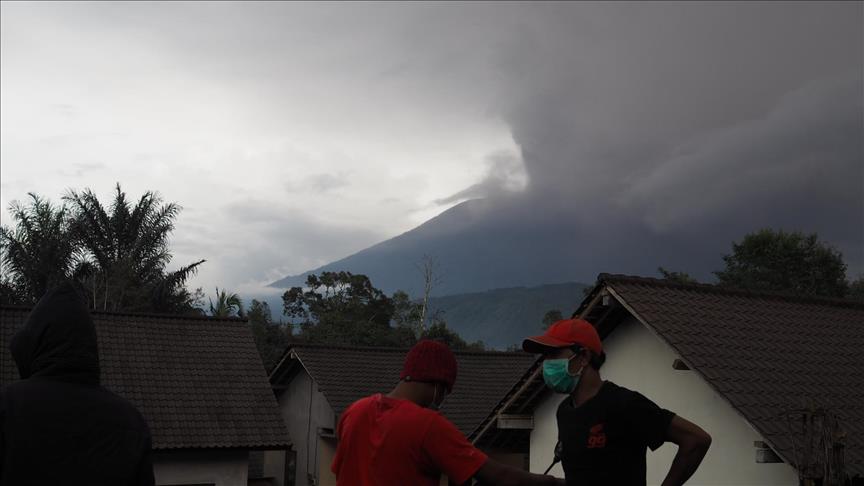 Bali: Najviši stepen upozorenja zbog vulkana, glavni aerodrom zatvoren