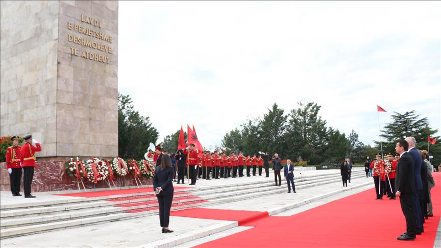 Në Shqipëri shënohet 73-vjetori i Çlirimit