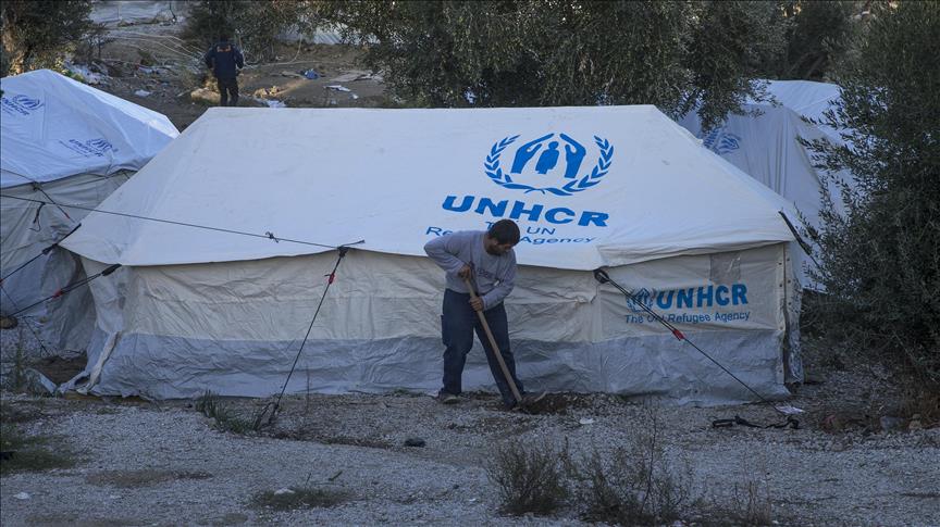 Campaigners want refugees to move to Greek mainland