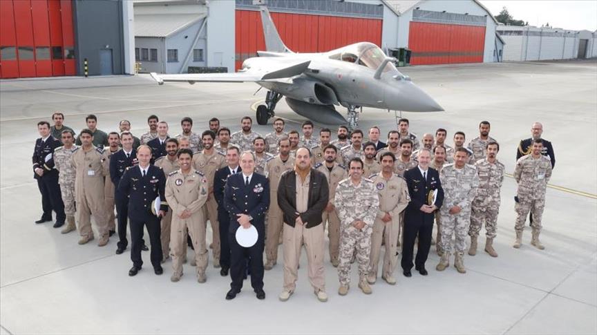 وزير الدفاع القطري يزور عددًا من القواعد العسكرية بفرنسا 