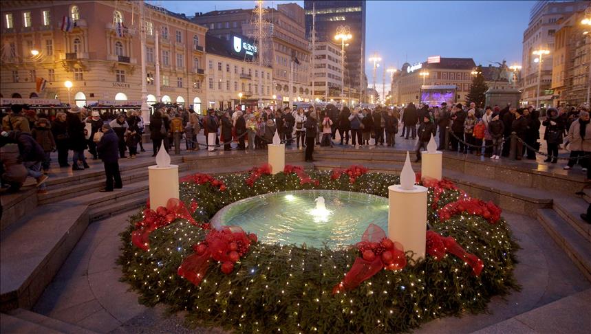 Hrvatska:  U Zagrebu upaljena prva Adventska svijeća