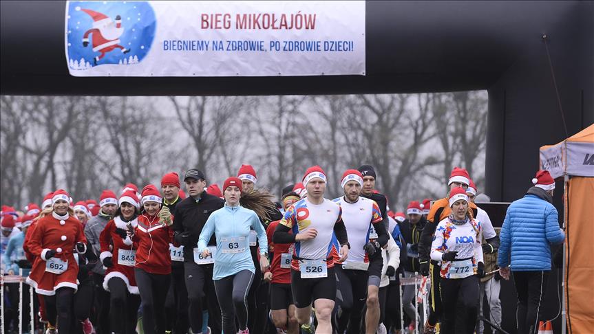 Poljska: Trka hiljada Djeda Mrazova za djecu oboljelu od karcinoma