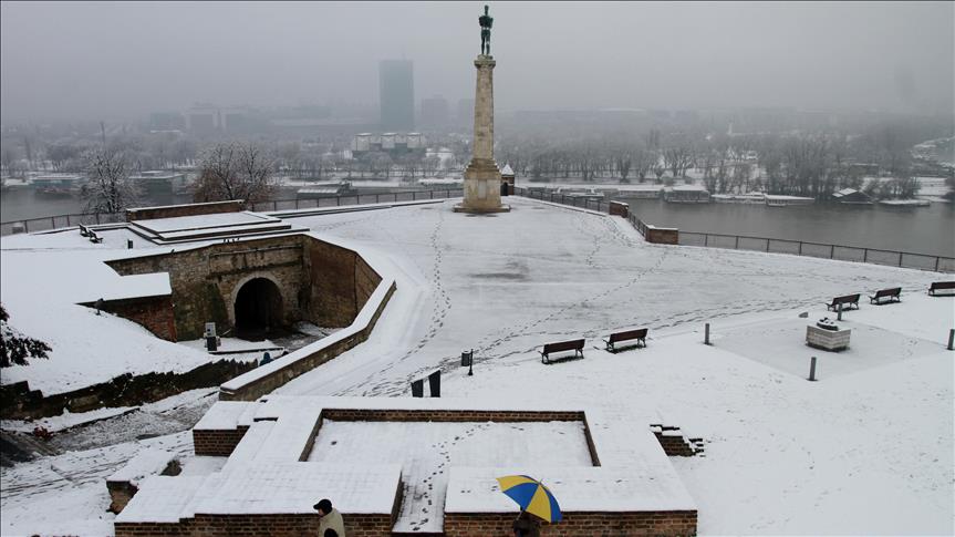 Snježni pokrivač zabijelio Balkan, otežan saobraćaj