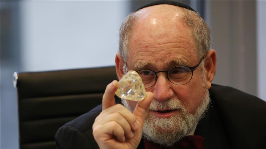 Martin Rapaport and 709-carat 'Peace Diamond' from Sierra Leone.