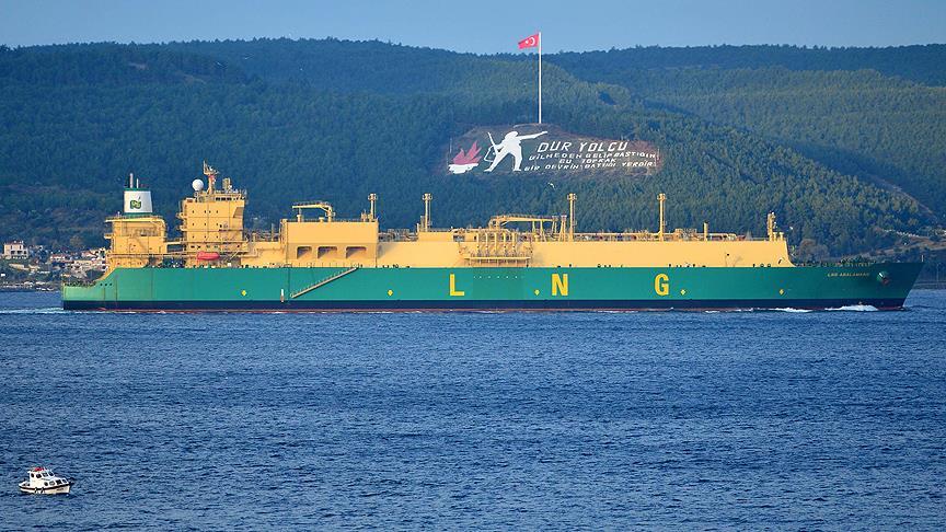 LNG tankeri Çanakkale Boğazı'ndan geçti