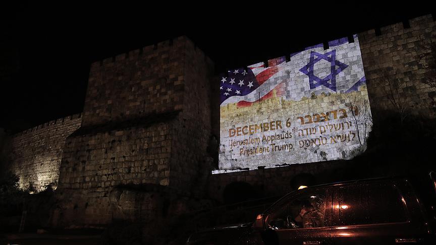 إسرائيل تضيء أسوار القدس بالعلمين الإسرائيلي والأمريكي
