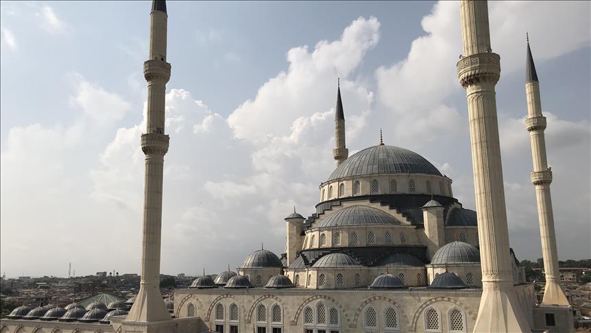 ادامه ساخت مسجد جامع غنا با همکاری بنیاد دیانت ترکیه