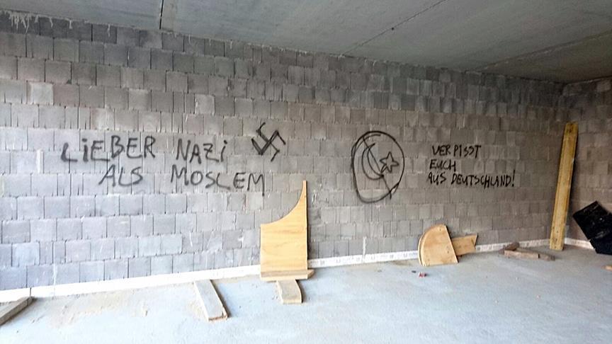 Over 500 neo-Nazis still at large in Germany
