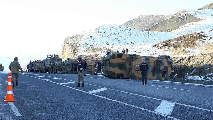 Van'da askeri konvoyda kaza: 15 asker hafif yaralandı