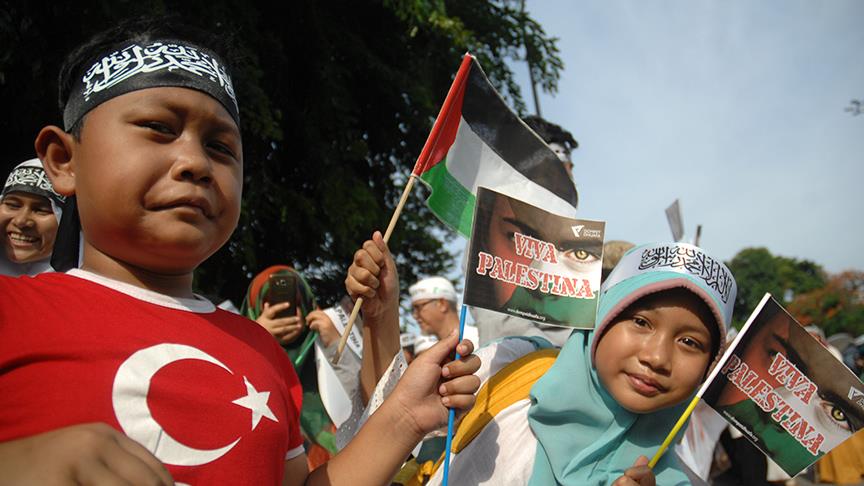 Endonezya'da ABD Büyükelçiliği önünde Kudüs gösterisi
