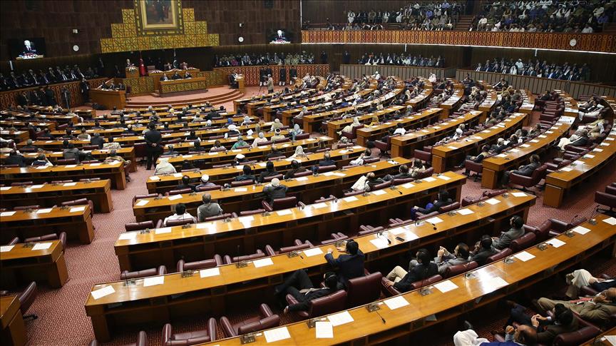 Pakistan: 5 ruling party’s lawmakers step down