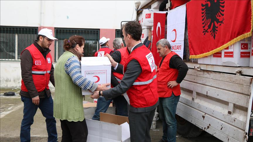Gjysmëhëna e Kuqe Turke ndihma për banorët e prekur nga përmbytjet në Shqipëri