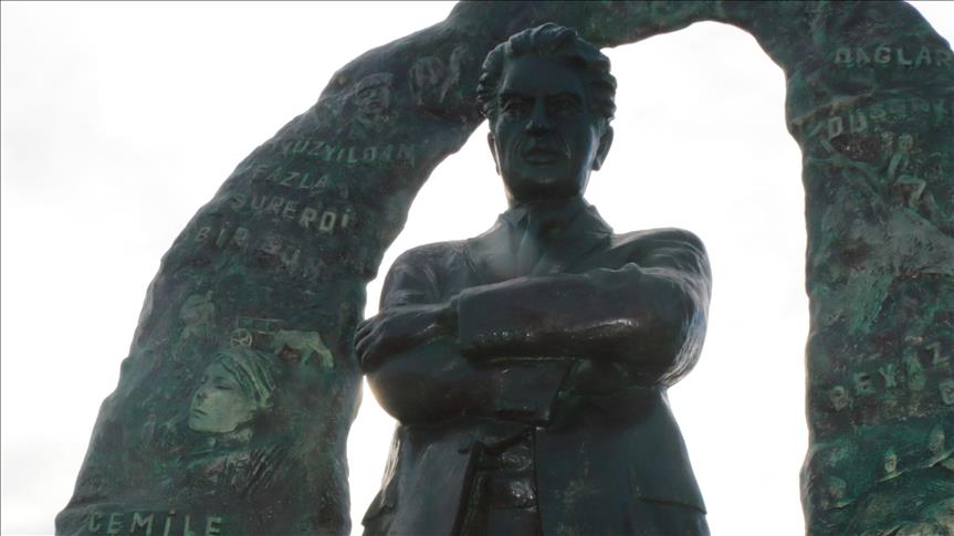 В Стамбуле поставили памятник Чингизу Айтматову 