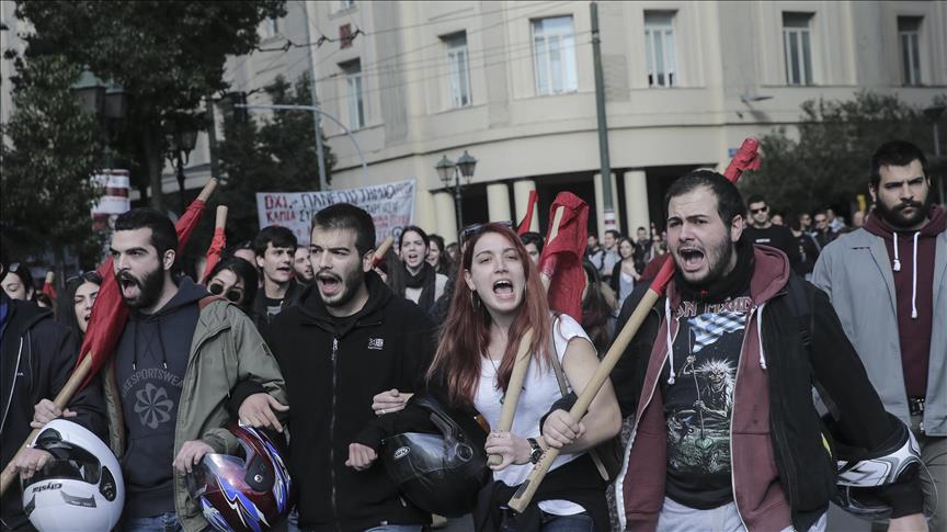 Greece: 24-hour strike targets austerity measures