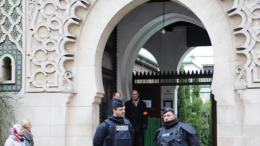  France closes mosque for 'encouraging radicalism'