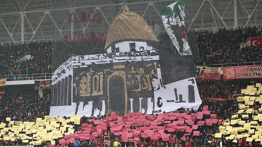 پلاکارد 3 بعدی هواداران فوتبال ترکیه‌ در حمایت از قدس