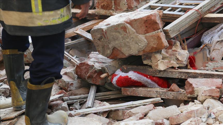 2 people die after balcony collapse in Australia
