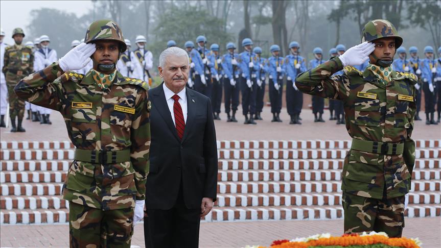 Yildirim visite le mémorial des martyrs au Bangladesh