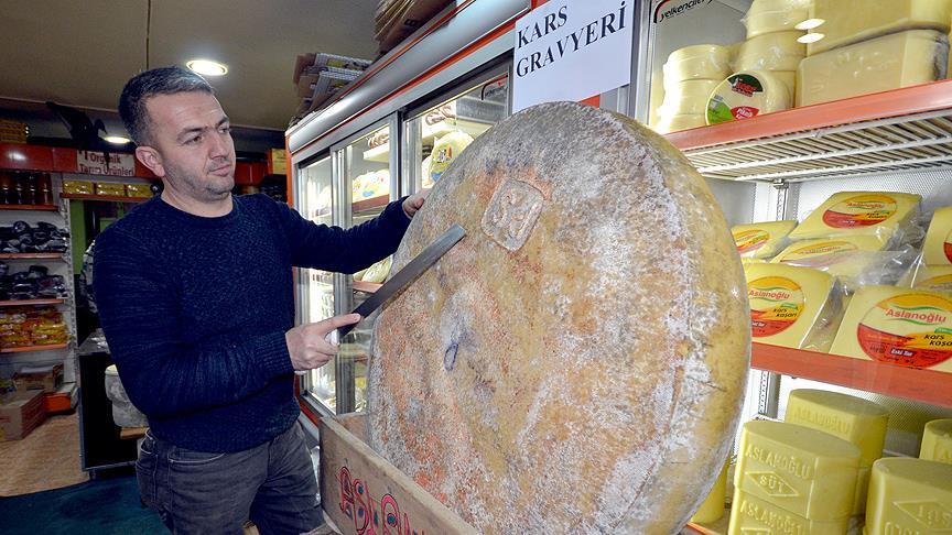 Peynirlerin Krali Tezgahlarda