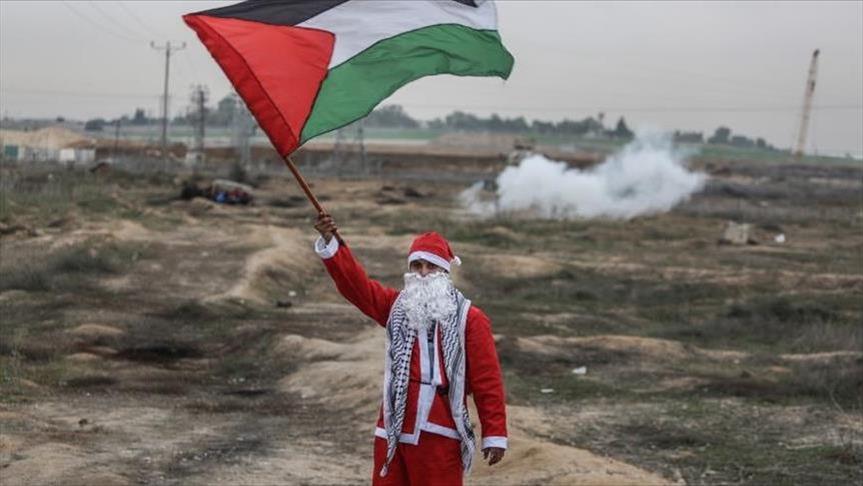 الجيش الإسرائيلي يصيب "بابا نويل" بالرصاص على حدود غزة