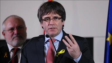 Puigdemont dice estar dispuesto a reunirse con Mariano Rajoy