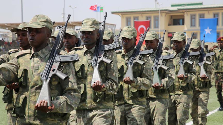 Mogadişu'daki Türk askeri eğitim merkezi ilk mezunlarını verdi