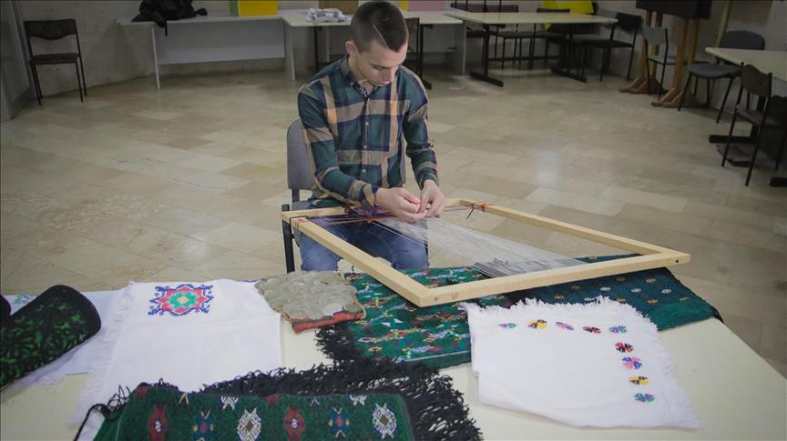 Aleksandar Dragić tka i sakuplja narodne nošnje: Malo vodimo računa o tradiciji