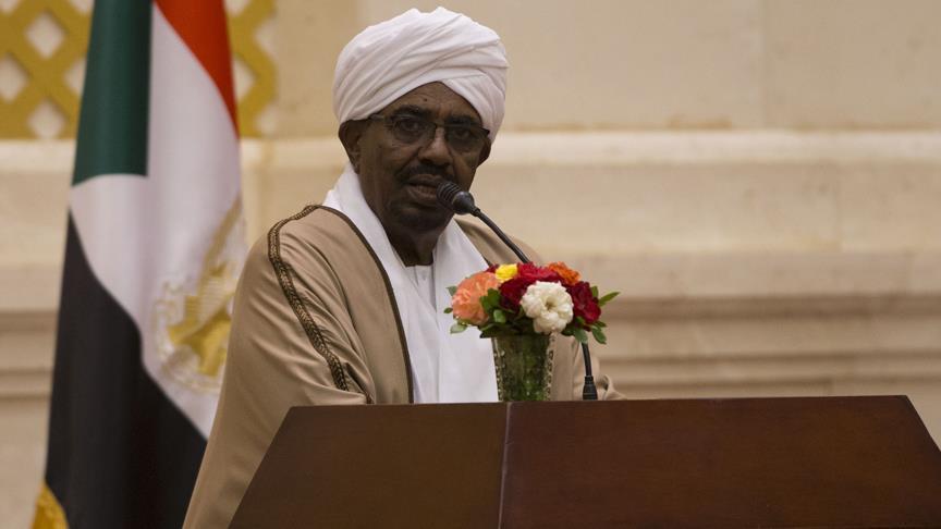 البشير يبحث التعاون العسكري مع رئيس الأركان القطري