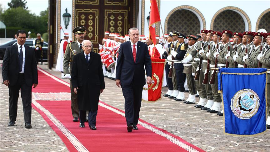 Erdoğan pritet me ceremoni zyrtare nga presidenti i Tunizisë