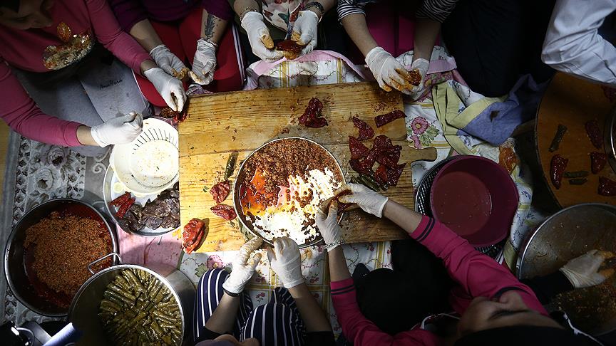 'Koruma altındaki çocuklar'dan Mehmetçik'e sıcak yemek