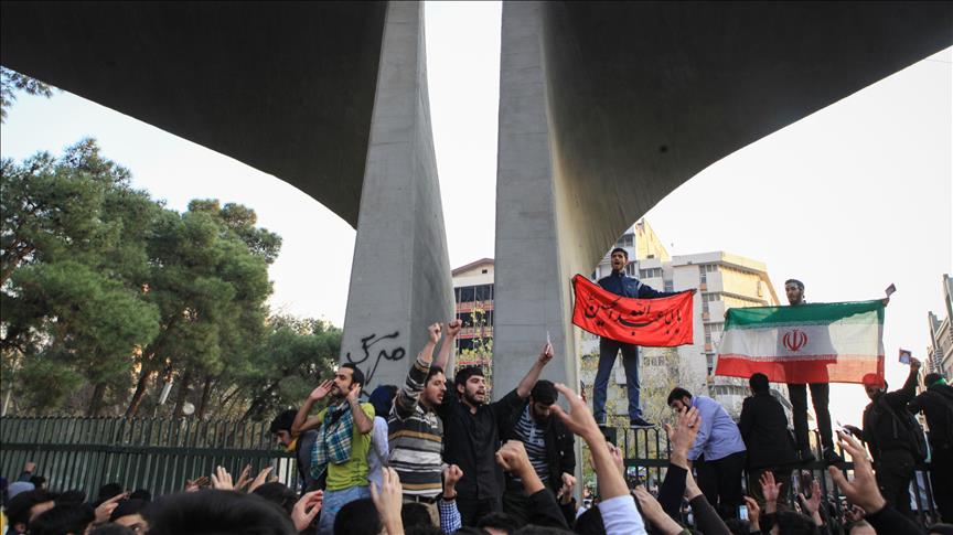شمار کشته شدگان در تظاهرات مردمی در ایران به 10 نفر افزایش یافت