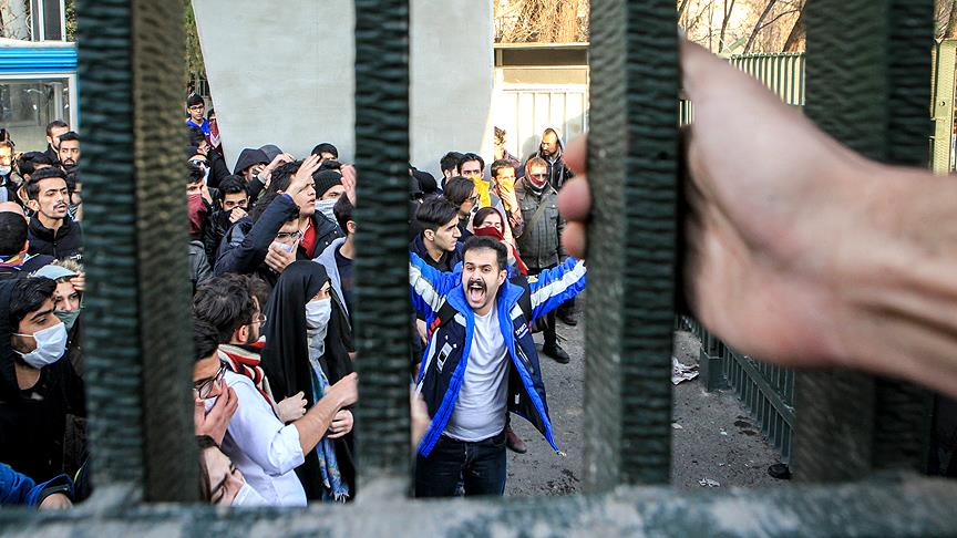 İranlı akademisyen Yusufi: İranlı yetkililer halkın isteklerini yerine getirme niyetinde değil