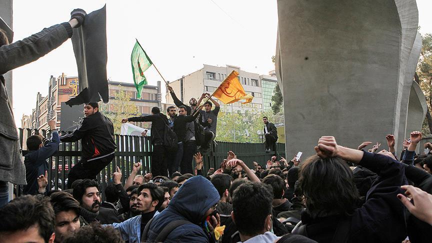 خبراء أتراك: مظاهرات إيران بدأت تأخذ طابعاً سياسياً             