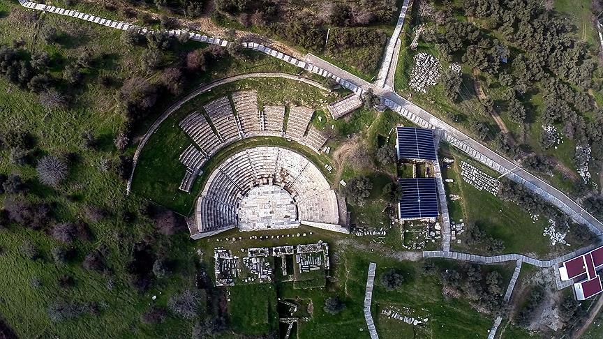 İzmir'de 2 bin yıllık 'oda mezarlar' bulundu