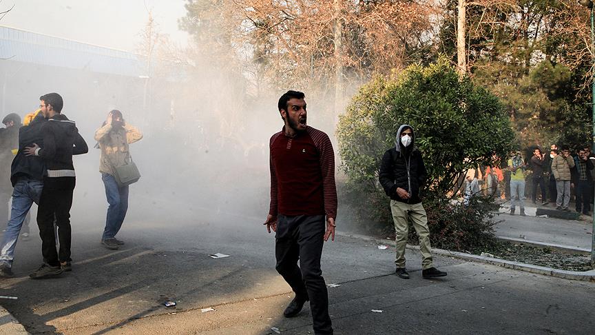İranlı siyasetçiden göstericilere 'halkın gençleri' benzetmesi