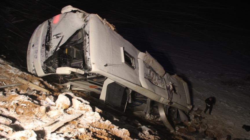 В Перу автобус скатился в ущелье, 48 погибших