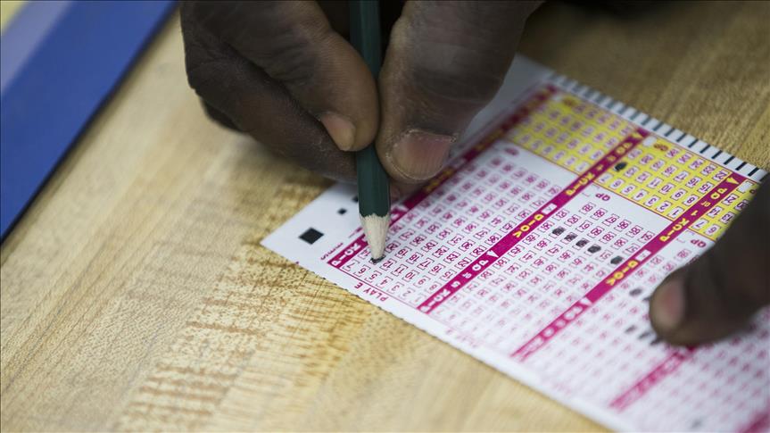 US lotteries soar to nearly $1 billion