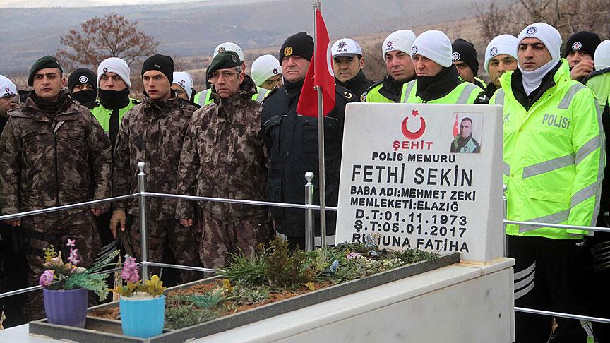 Şehit polis Sekin kabri başında anıldı